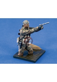 Figurina soldat in patrula de recunoastere, 120mm